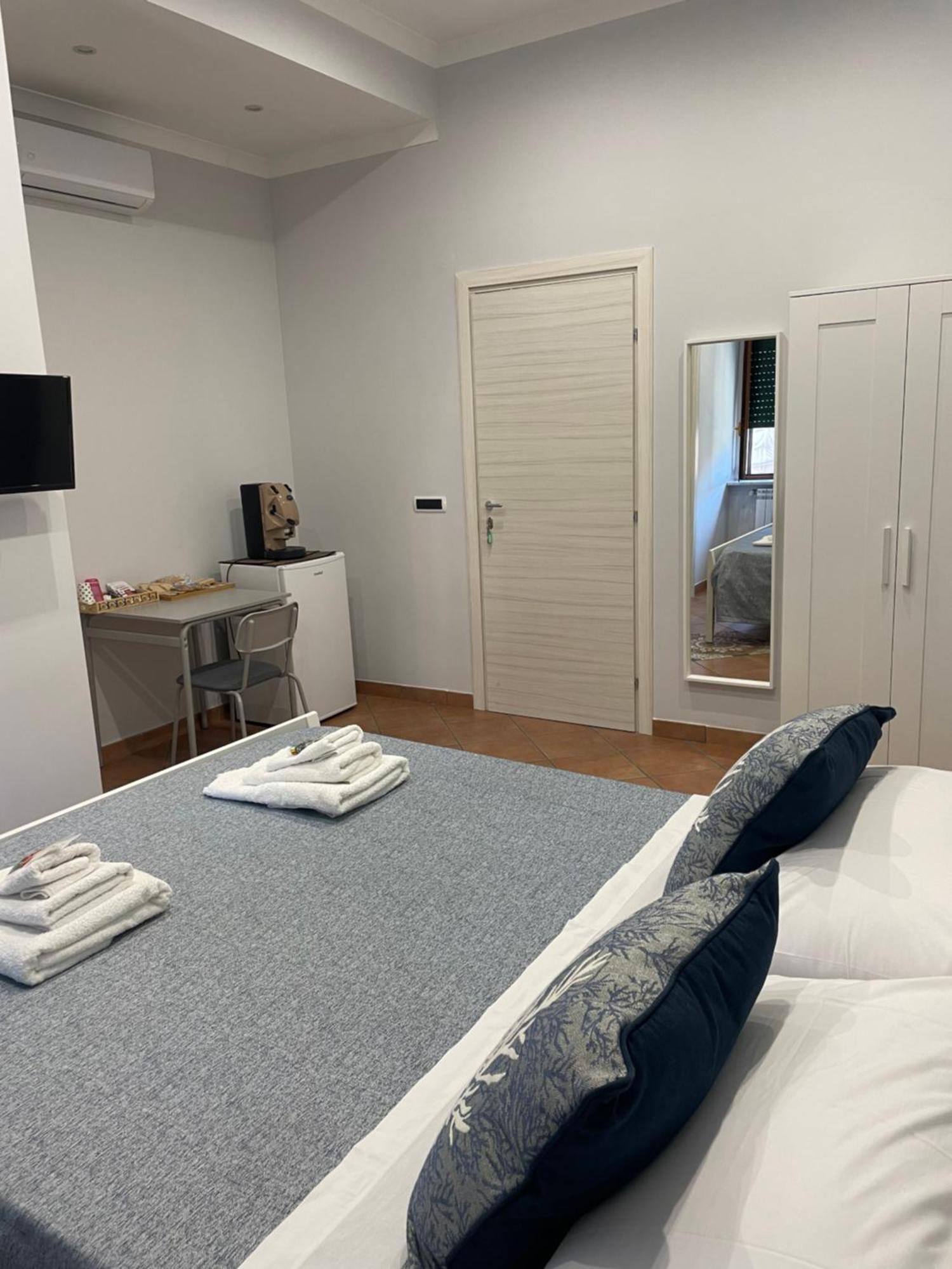 Manu'S Room Neapol Zewnętrze zdjęcie